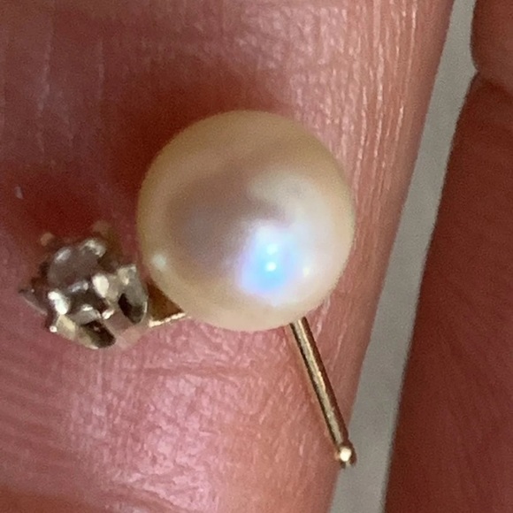 14k single earring. Firm - Picture 4 of 9